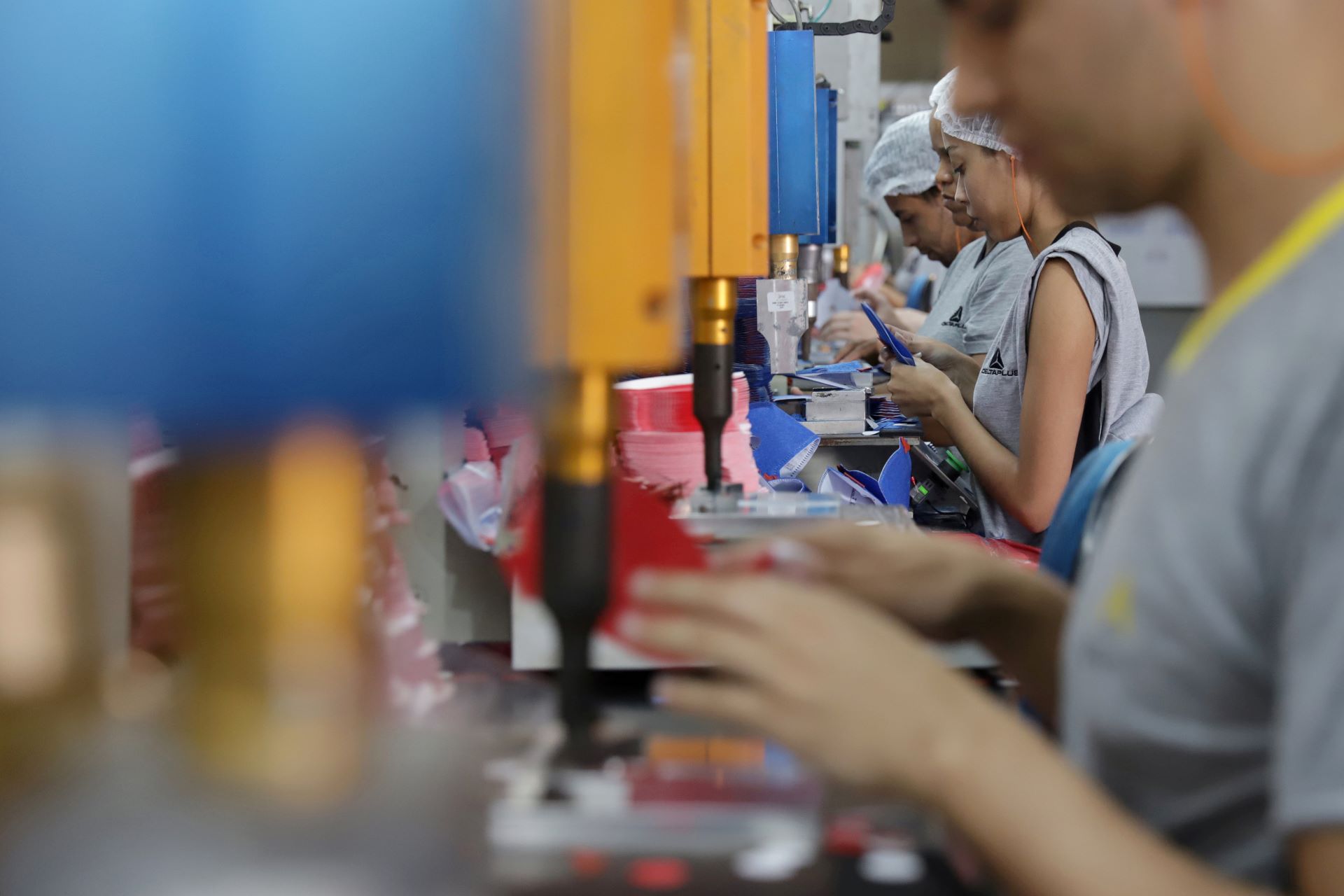 Boletim Focus, PMIs, guerra no Irã e mais destaques desta segunda-feira