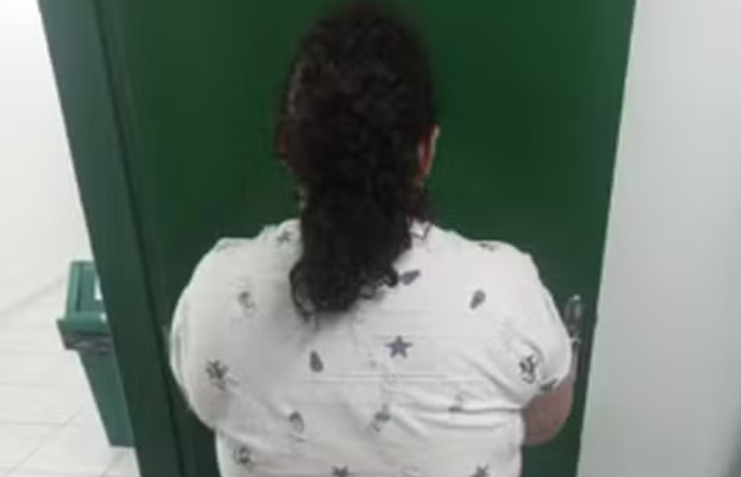 Chupeta e ninar: como agia a mulher de 37 anos que fingiu ter 12 e foi presa em SC