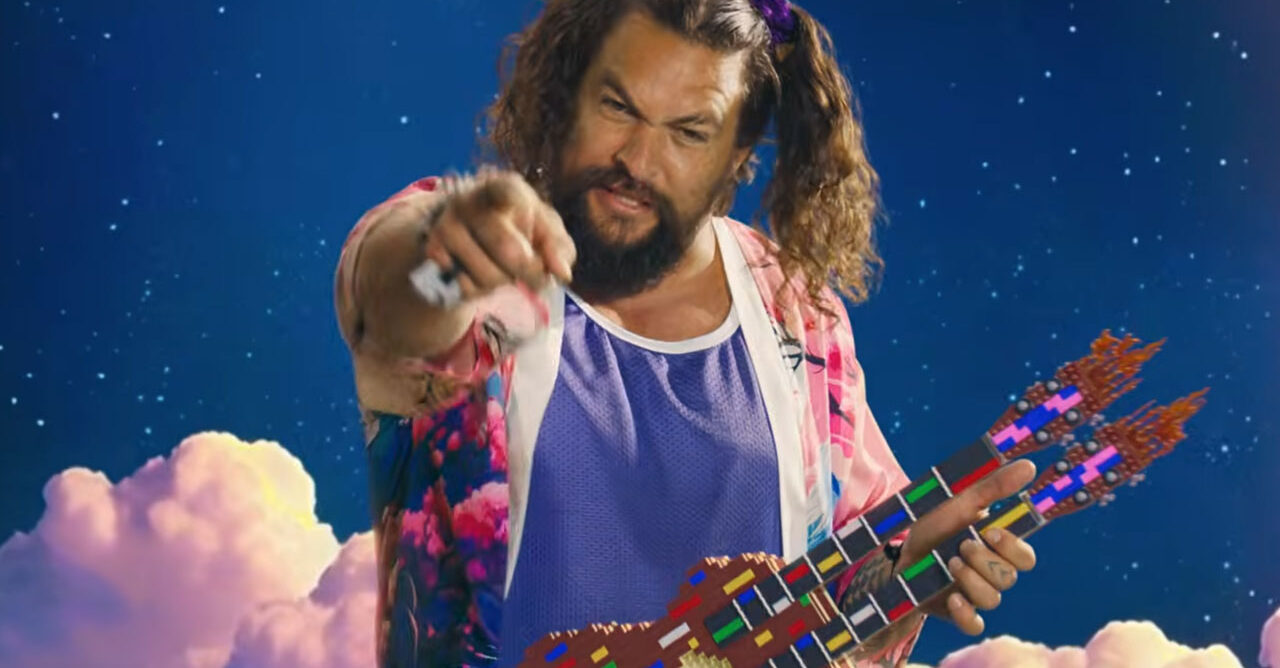 Com Jason Momoa, Lego faz manifesto a favor da brincadeira