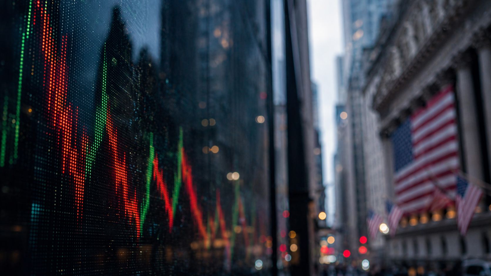 Dow bate recorde de fechamento e S&P 500 avança; papéis de chips pesam na Nasdaq