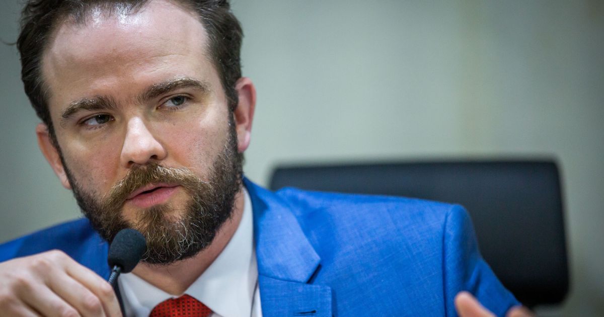 Durigan: Brasil deve emitir até US$ 735 milhões de títulos em moeda chinesa