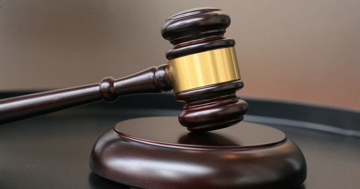 Empresa contrata inteligência artificial como advogada e vence em tribunal