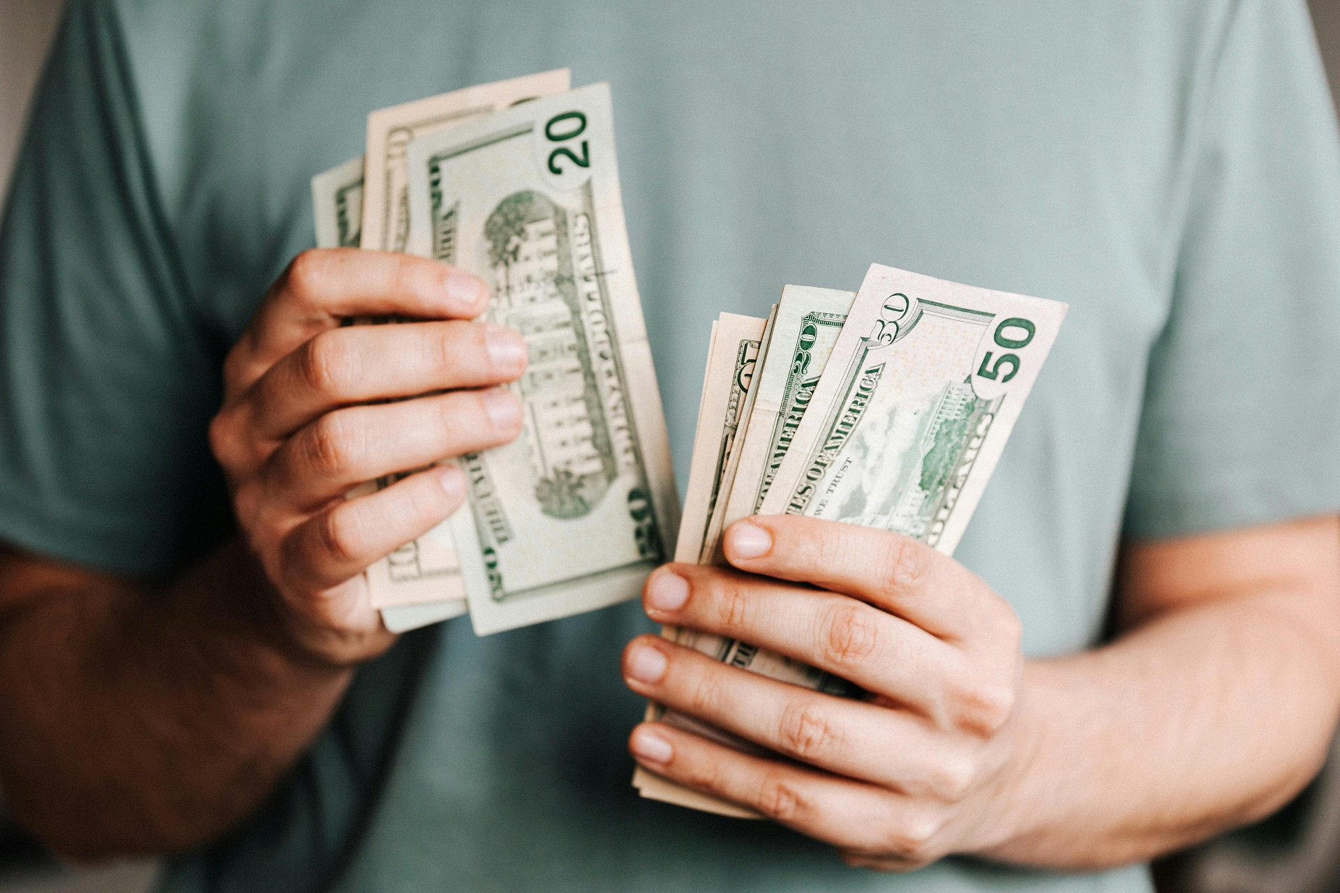 Estrangeiros retiram US$ 5,5 bi do Brasil em um mês em ações e renda fixa