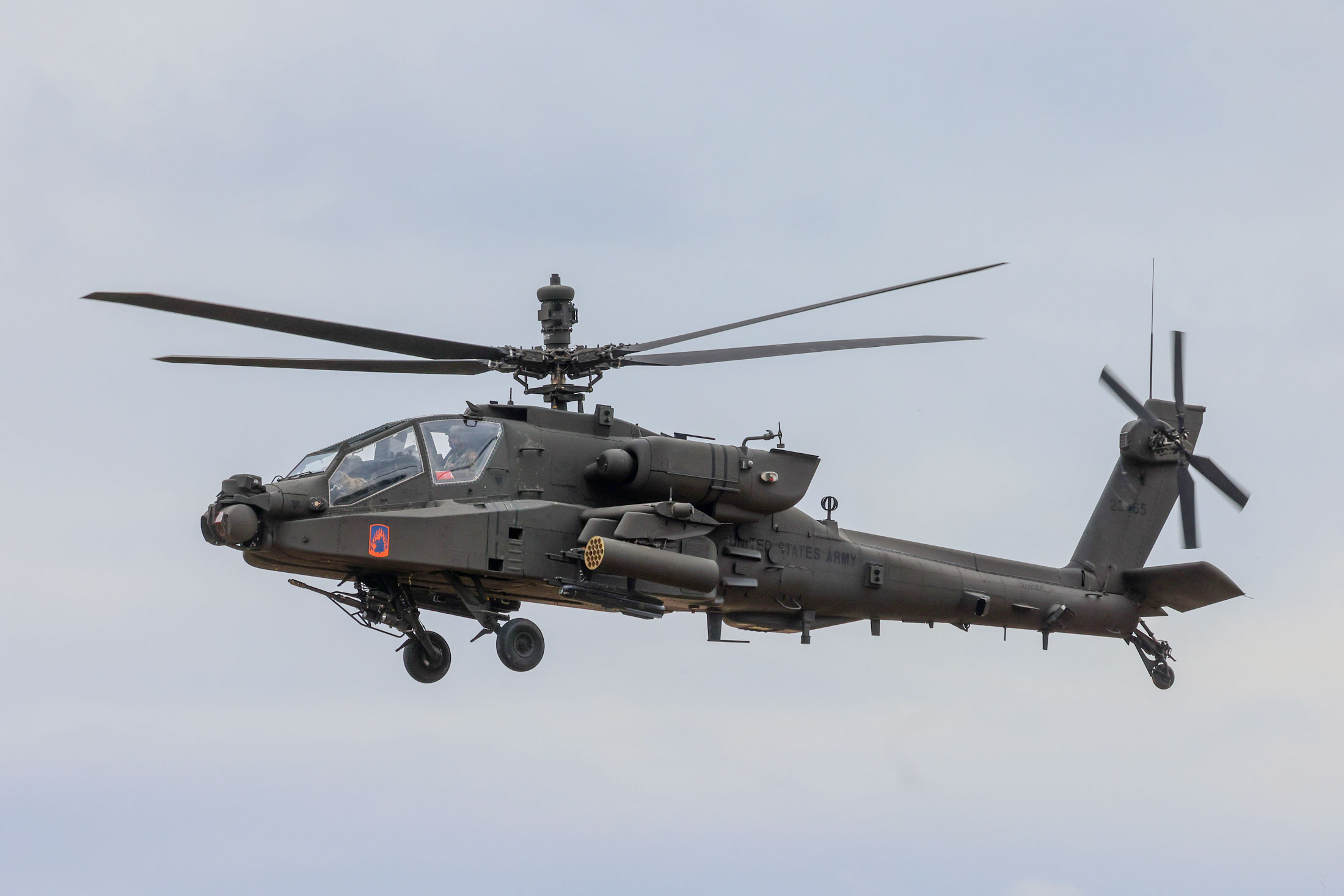 EUA e Irã trocam ataques após queda de helicóptero Apache perto do Estreito de Ormuz