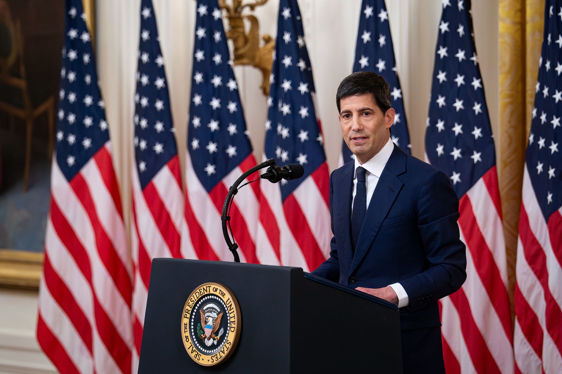 FED: Acordo EUA-Irã e estreia de Kevin Warsh marcam decisão sobre juros americanos