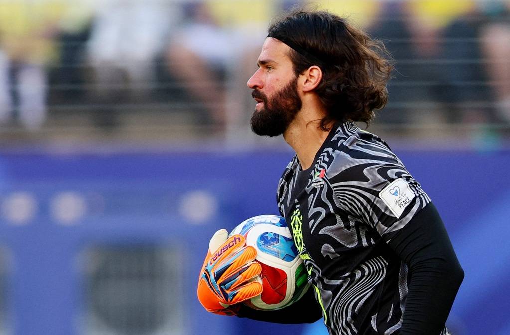 Fifa muda e goleiros do Brasil não usarão polêmica camisa vermelha em jogo de quarta
