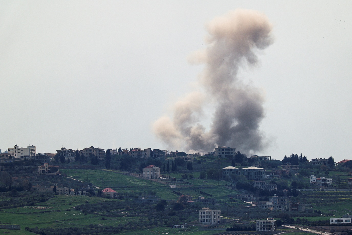 Israel diz que Hezbollah lançou foguetes, testando acordo mediado pelos EUA