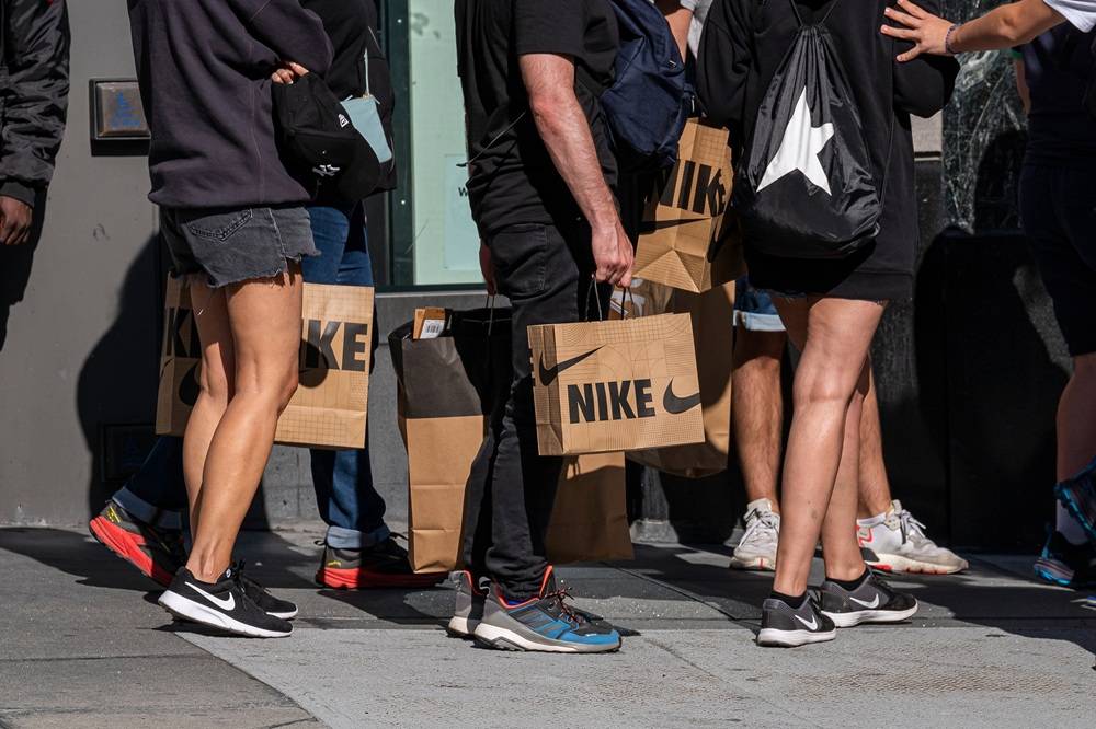 Nike tem resultado acima do esperado, mas mercado reage mal