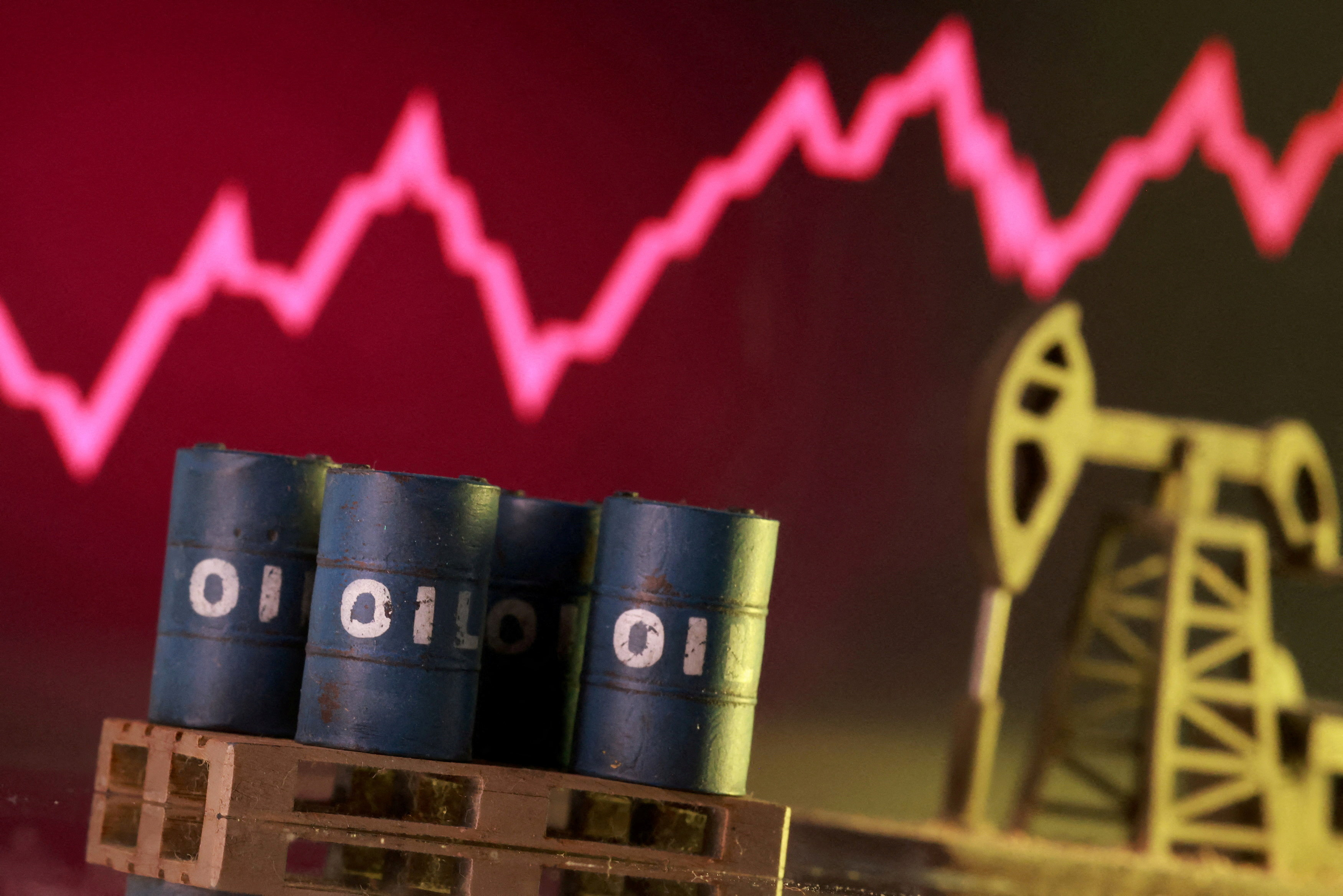Petróleo fecha em queda amenizada por Trump após otimismo sobre negociações EUA-Irã