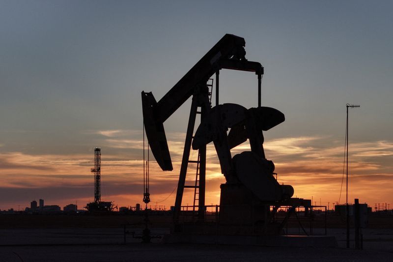 Petróleo fecha em queda em meio aos avanços nas negociações entre EUA e Irã