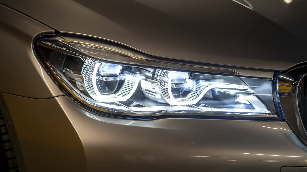 Posso instalar faróis de LED em qualquer carro? O que diz a lei