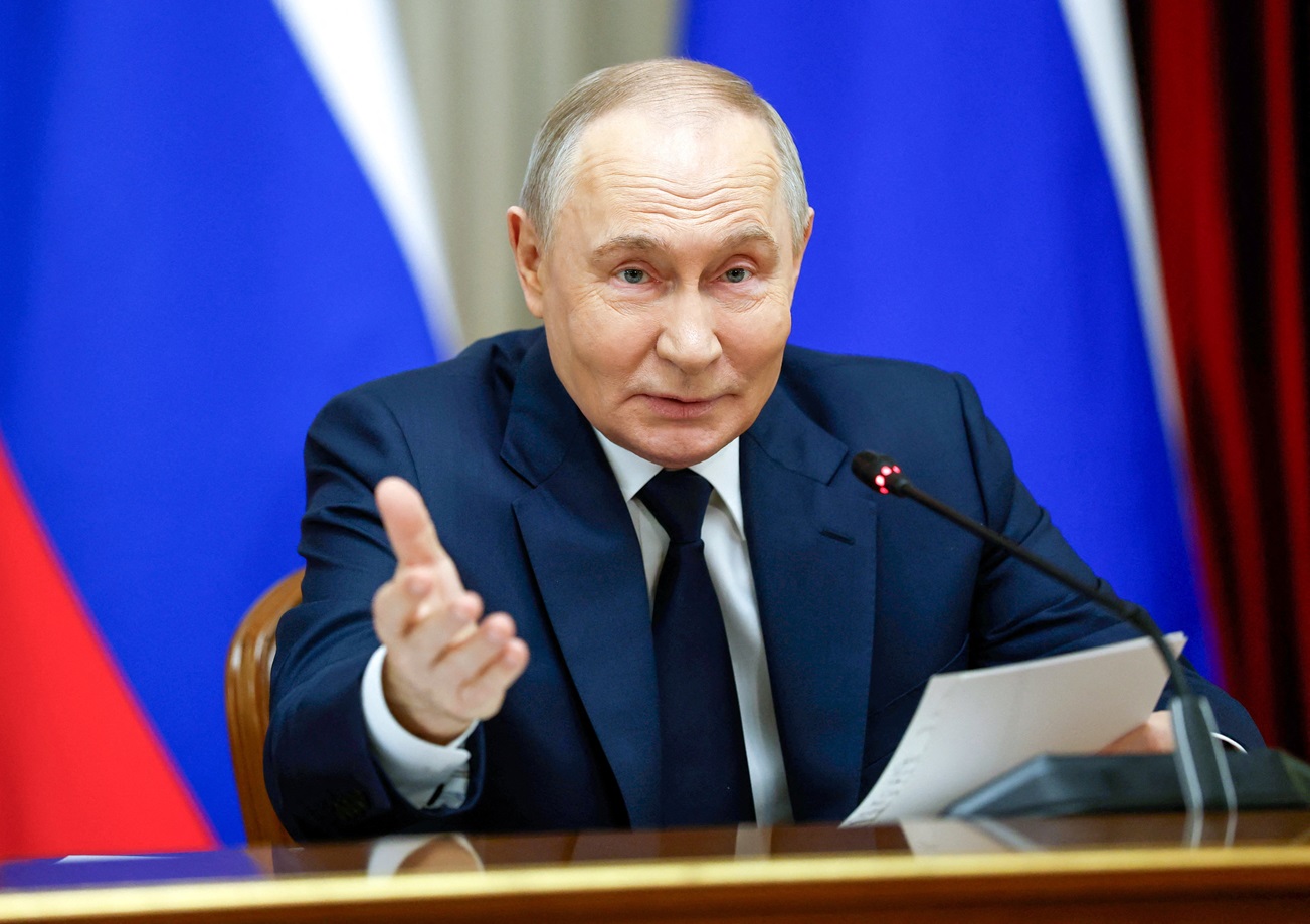 Putin enfrenta visões rivais de guerra e paz em “Davos” da Rússia