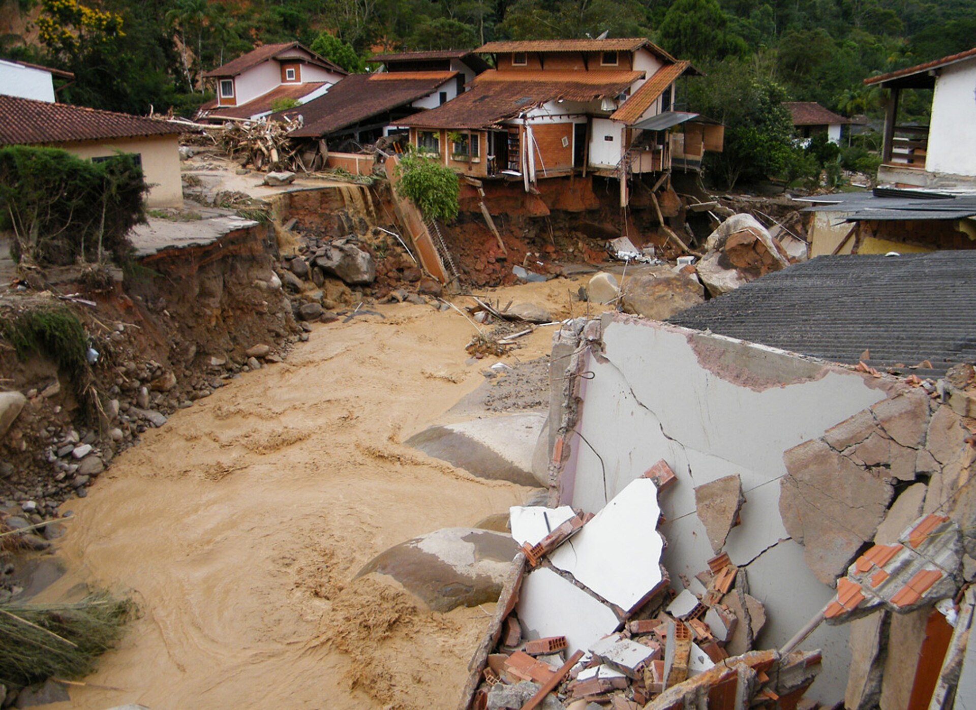 Quão forte será o Super El Niño? Fenômeno revive memória da maior tragédia do país
