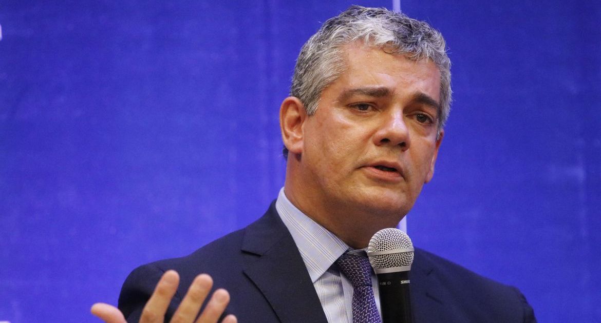 Tarifas: Pragmatismo econômico é importante, mas política conta, diz Troyjo