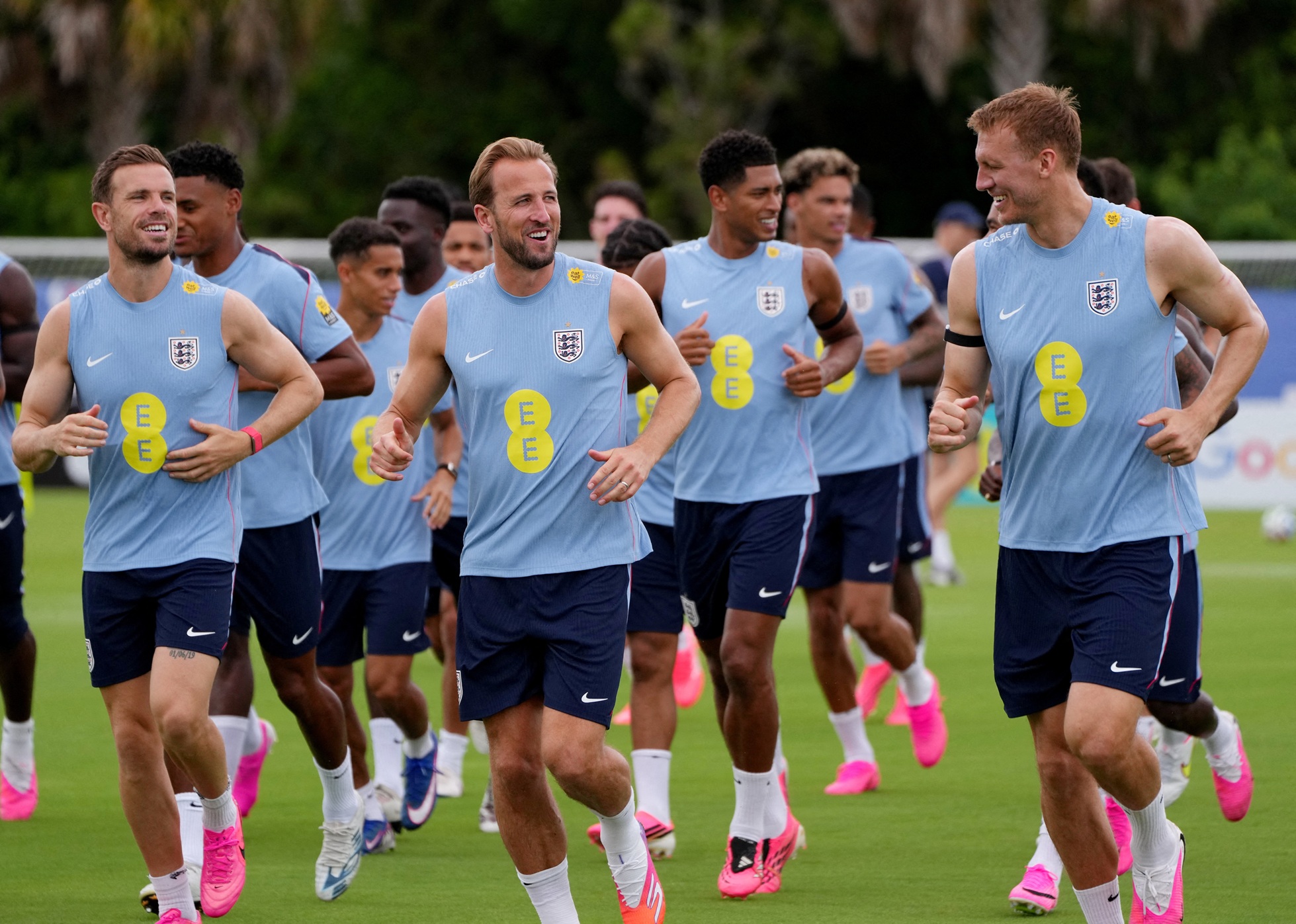 Terremoto atinge concentração da Inglaterra antes da Copa do Mundo nos EUA