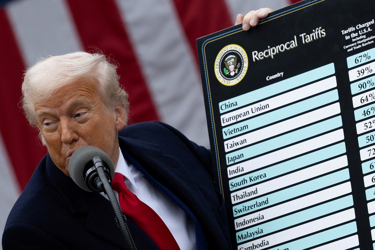 Tribunal de apelações dos EUA autoriza Trump a manter tarifa global de 10%
