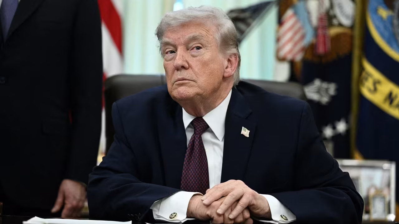 Trump assina ordem para supervisionar modelos de IA antes do lançamento