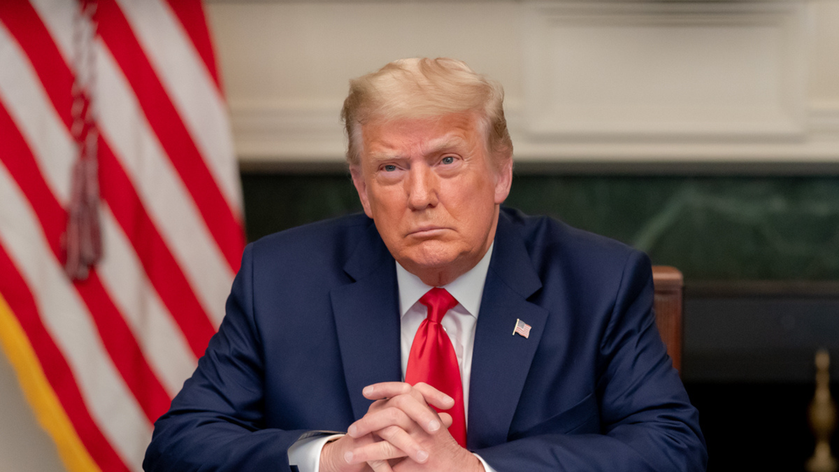 Trump vaza acordo secreto entre Apple e Intel e faz ações dispararem