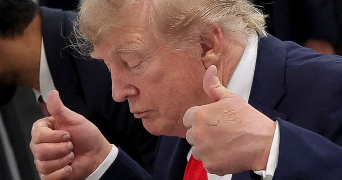 Trump volta a aparecer com marcas nas mãos durante cúpula do G7