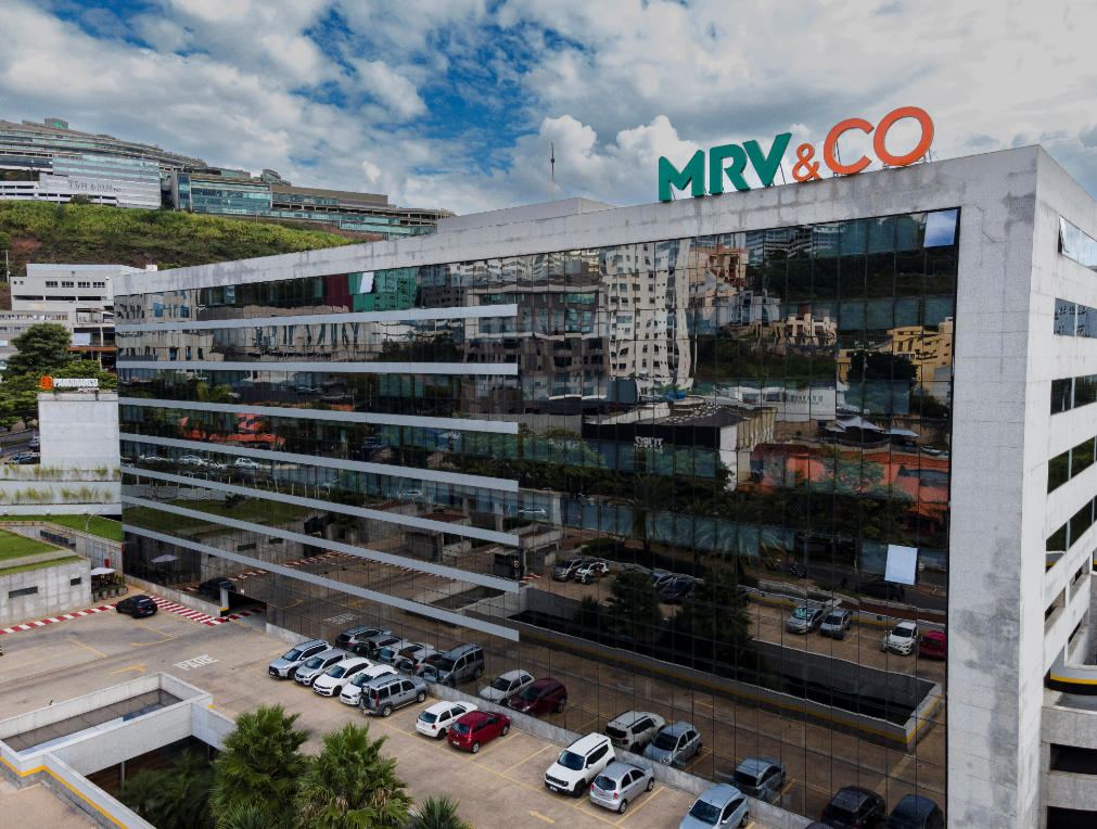 UBS-BB corta recomendação para MRV (MRVE3) após piora nos juros; ação cai forte