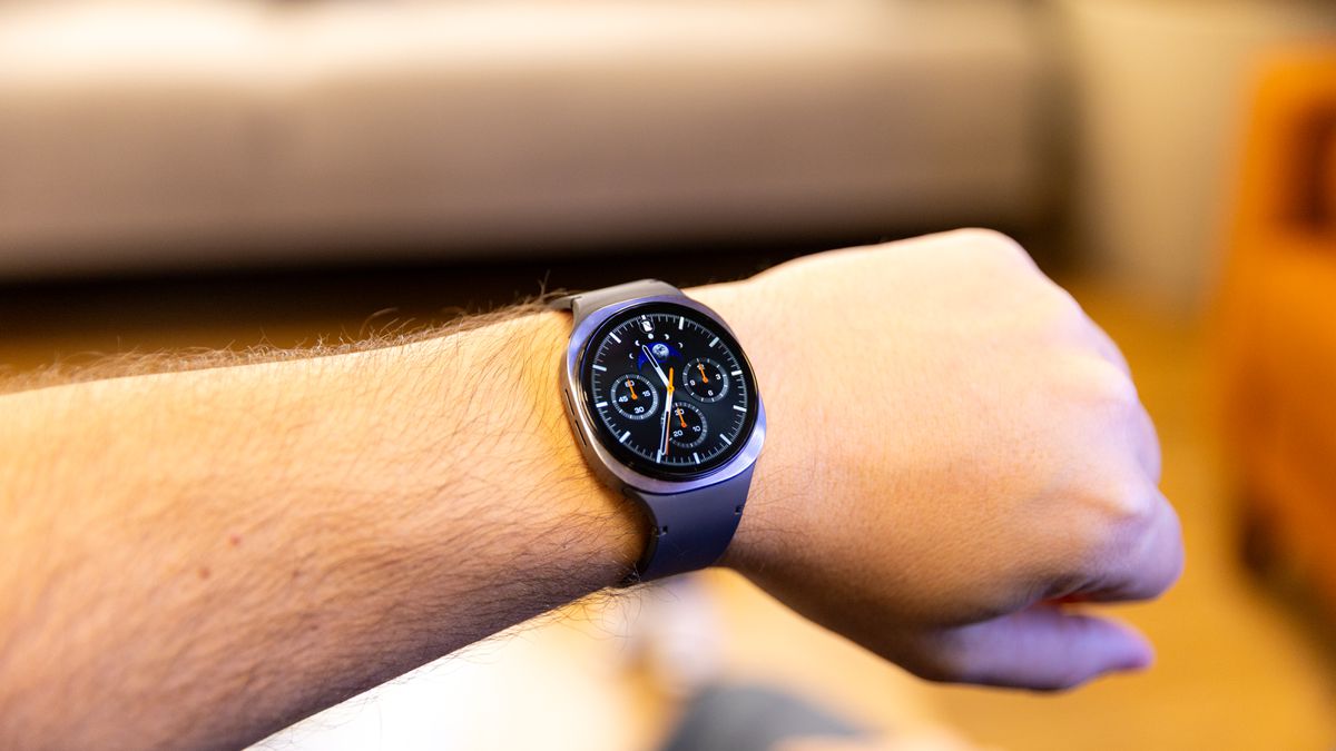 Vendas de smartwatches da Samsung despencam quase 30% em 1 ano, diz Counterpoint