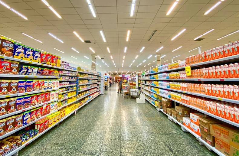 Vendas no varejo têm queda de 1,5% em abril e indicam perda de fôlego no consumo