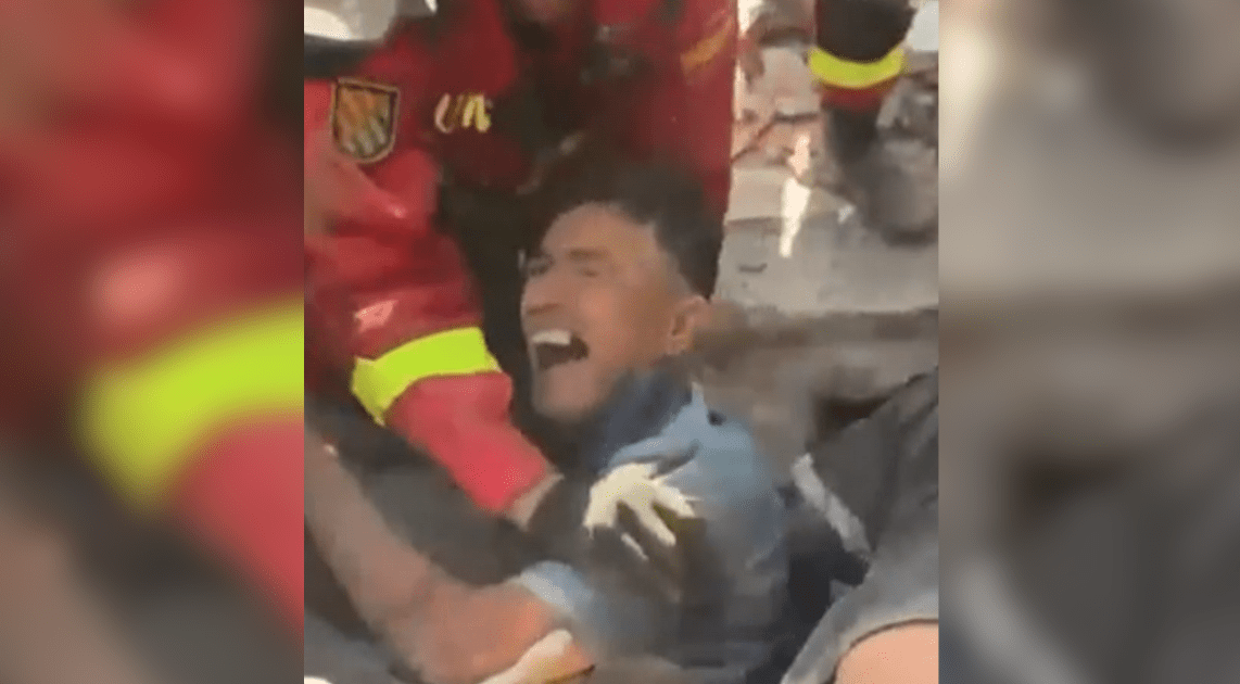 VÍDEO: Homem é resgatado emocionado em meio aos escombros na Venezuela