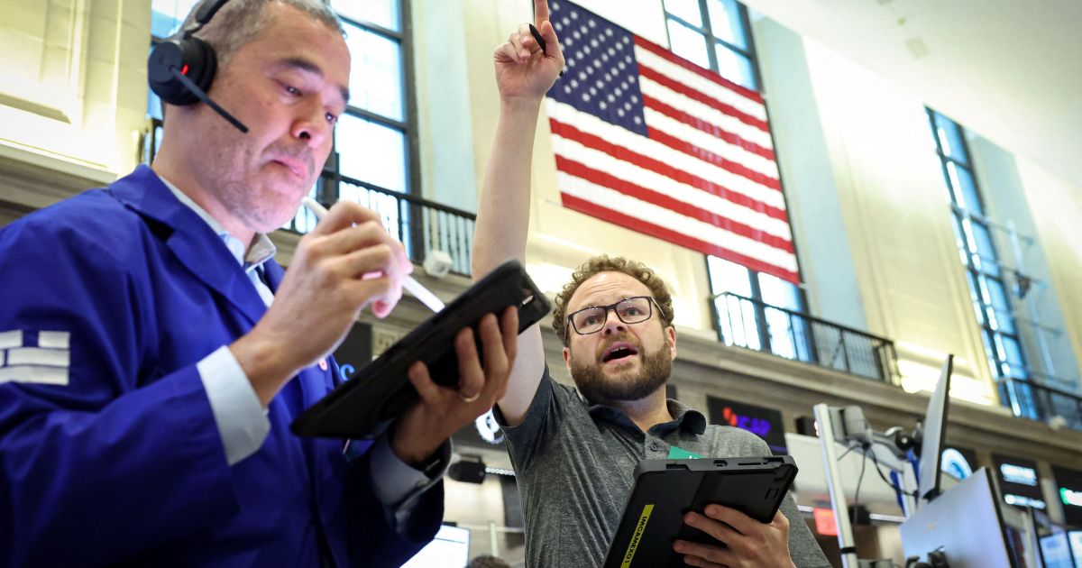 Wall Street recua em meio a novos ataques no Oriente Médio