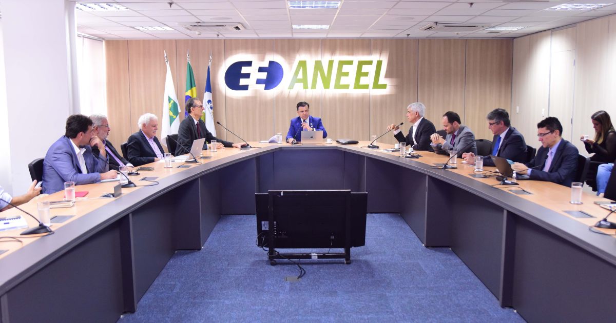 Aneel discutirá cortes de geração e leilão de baterias nesta terça (28)