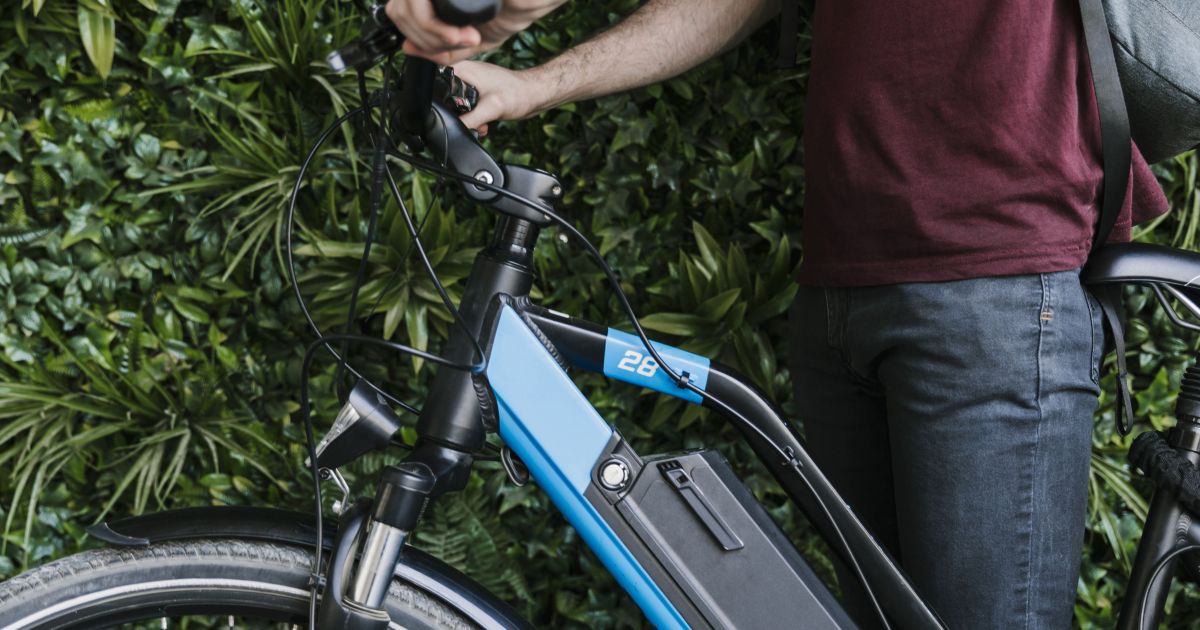 Bicicletas elétricas saltam 87,2% no 1° semestre; produção geral recua 9,6%