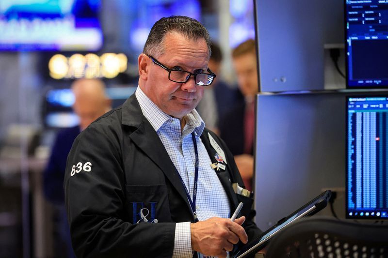 Bolsas de Wall Street operam em alta sustentada por desempenho da Amazon