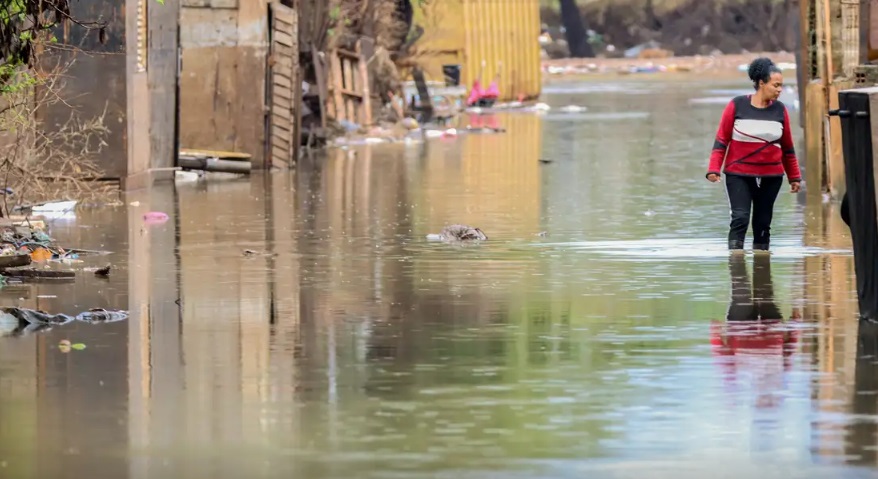Chuva forte impõe emergência e deixa rastro de destruição em cidade do RS