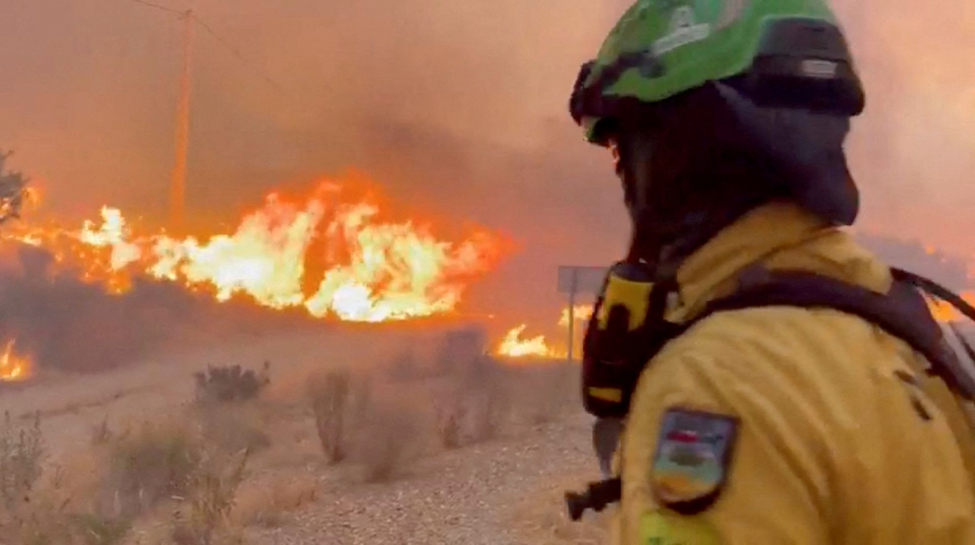 Clima ajuda e combate aos incêndios na Espanha se intensifica; 12 pessoas morreram