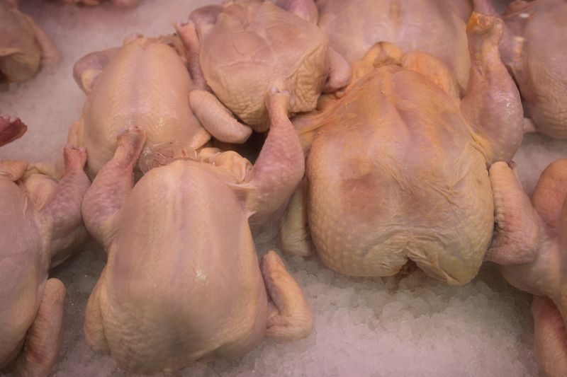 Competitividade da carne de frango em comparação à suína cai 70% em um ano