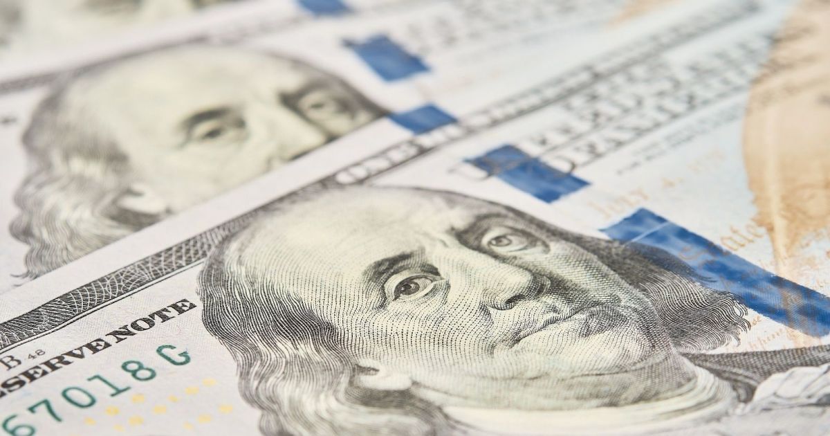 Dólar recua e bolsa avança com decisão do Fed e dados no radar