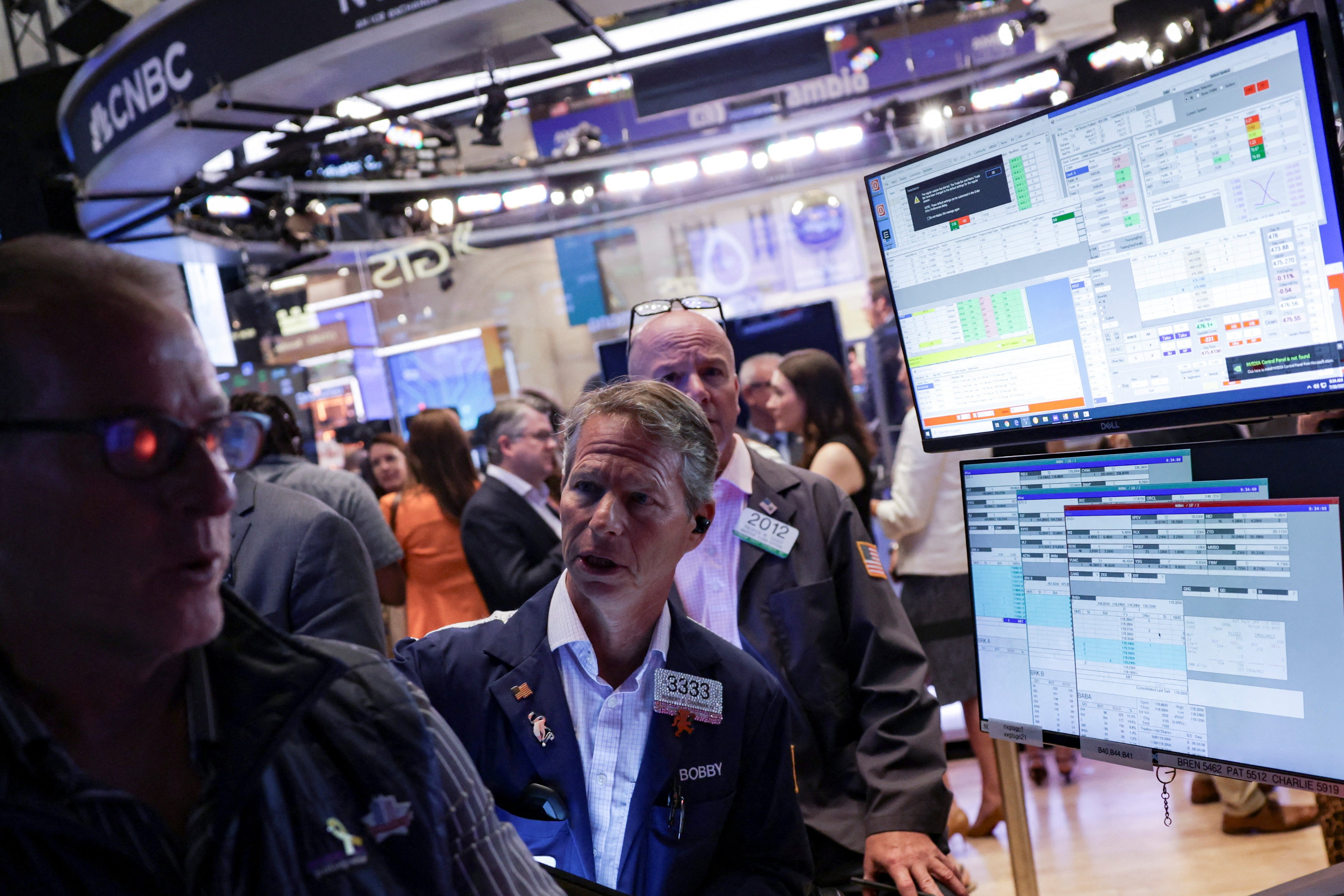 Dow Jones Futuro cai com vendas de ações de chips e tensões no Oriente Médio