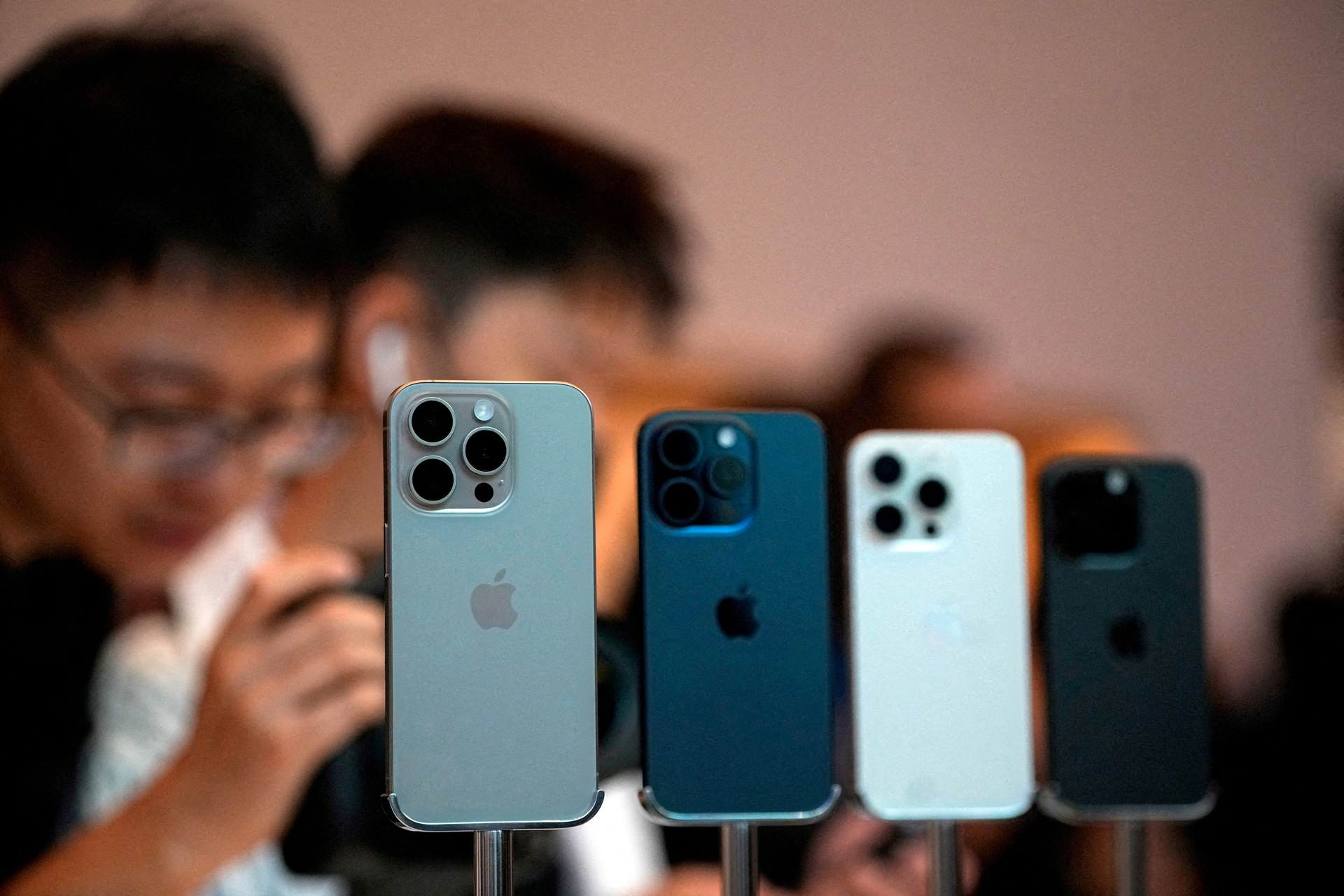 iPhones, notebooks e carros com descontos: entenda o leilão eletrônico da Receita