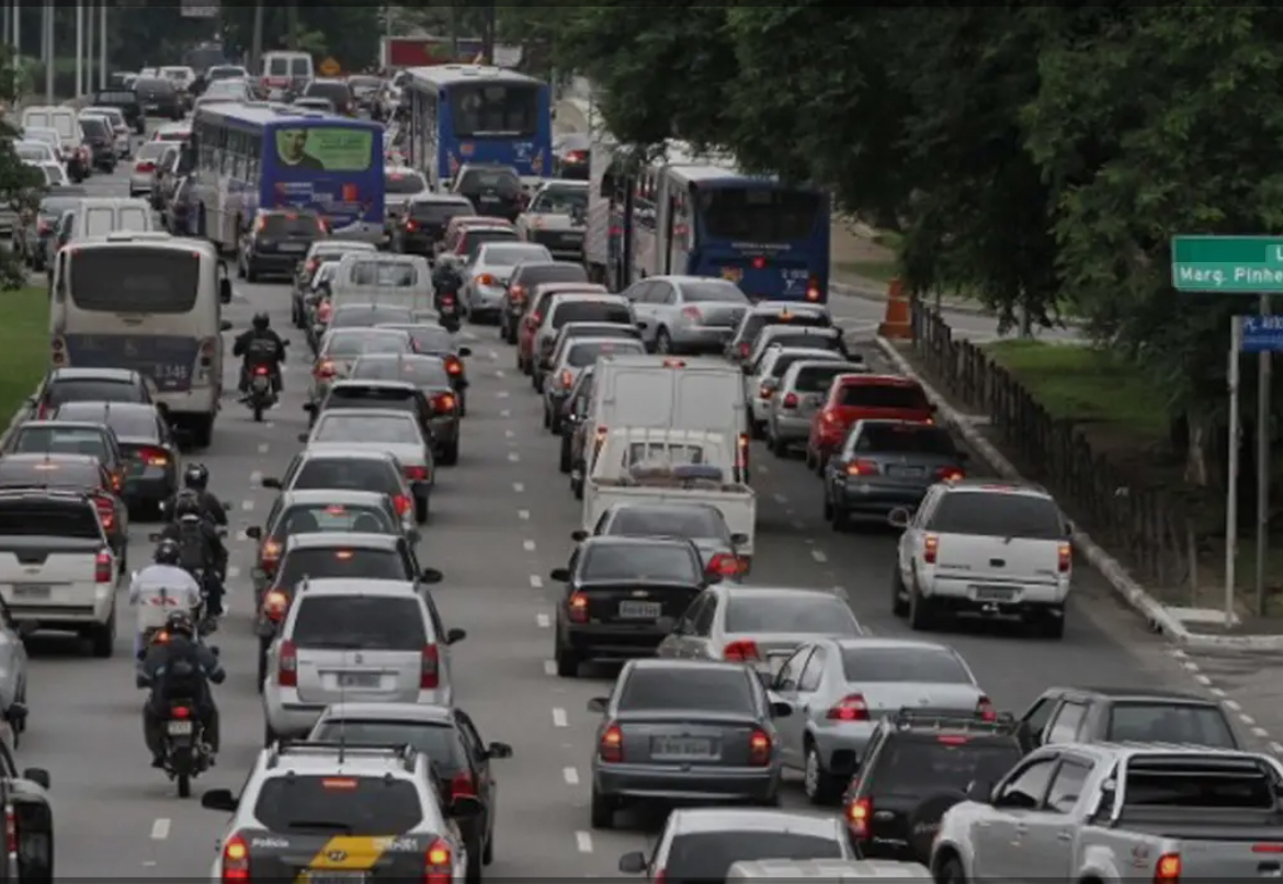 IPVA por peso do carro: proposta que muda cálculo do imposto avança na Câmara