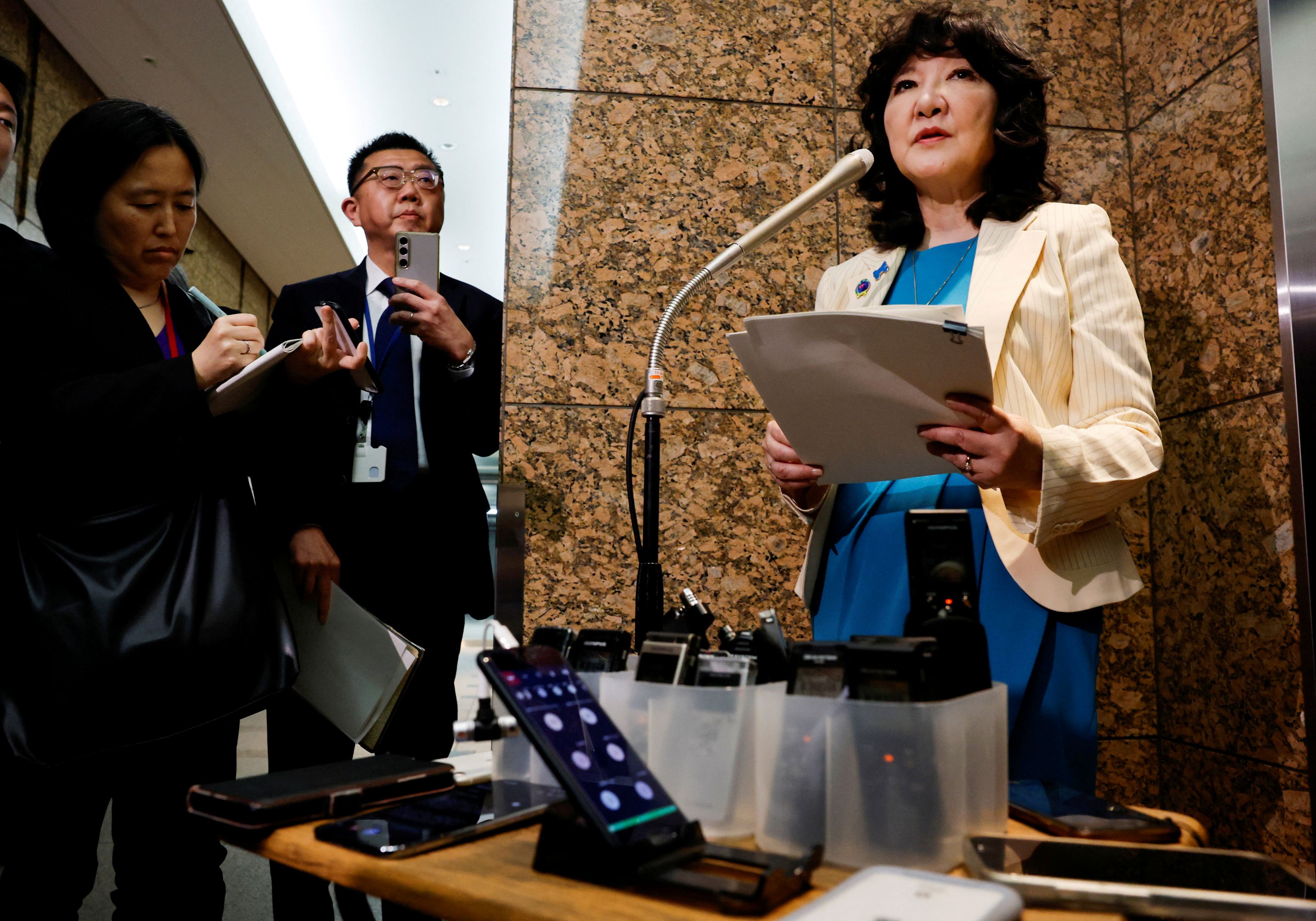 Japão mantém alerta cambial e sinaliza prontidão para conter fraqueza do iene