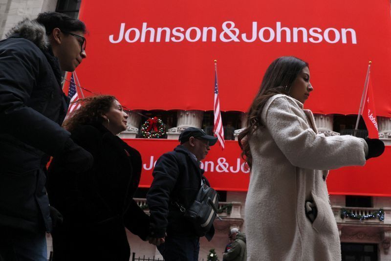 Johnson & Johnson registra lucro e receita acima de projeções