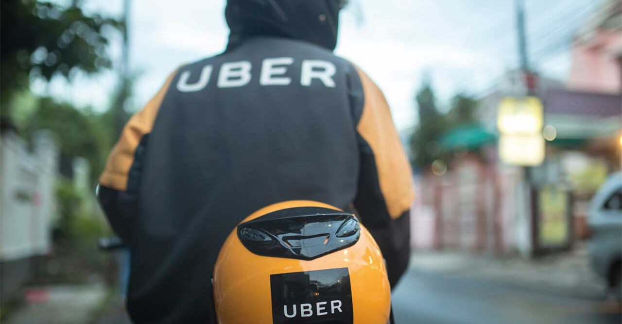 Justiça obriga Prefeitura de SP a liberar mototáxi da Uber