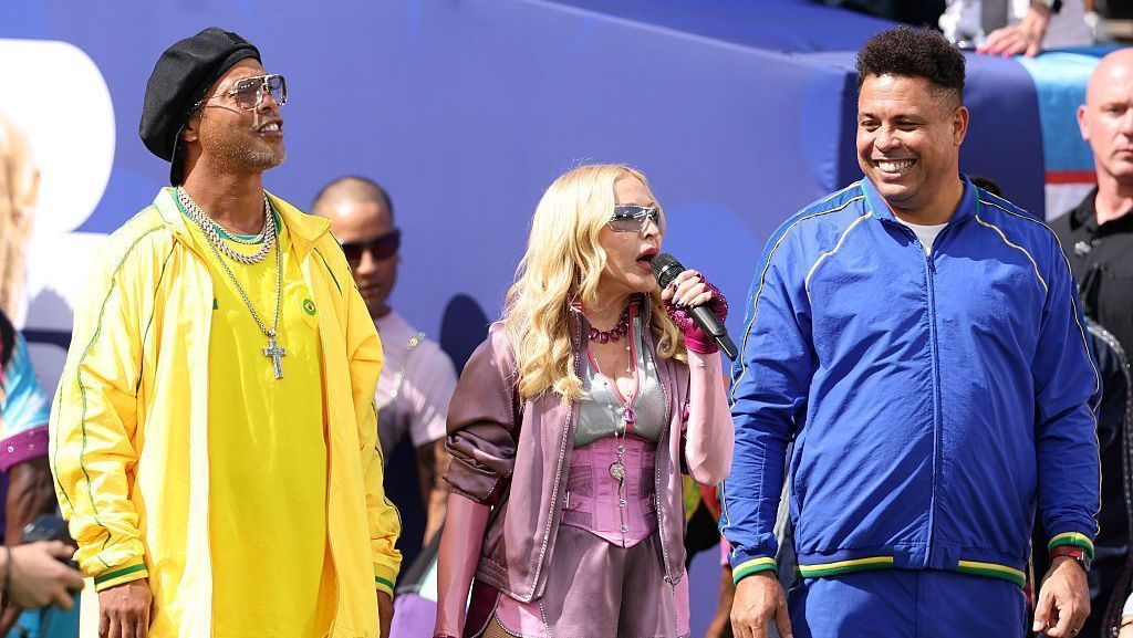 Madonna se apresenta com Ronaldo e Ronaldinho Gaúcho na final da Copa
