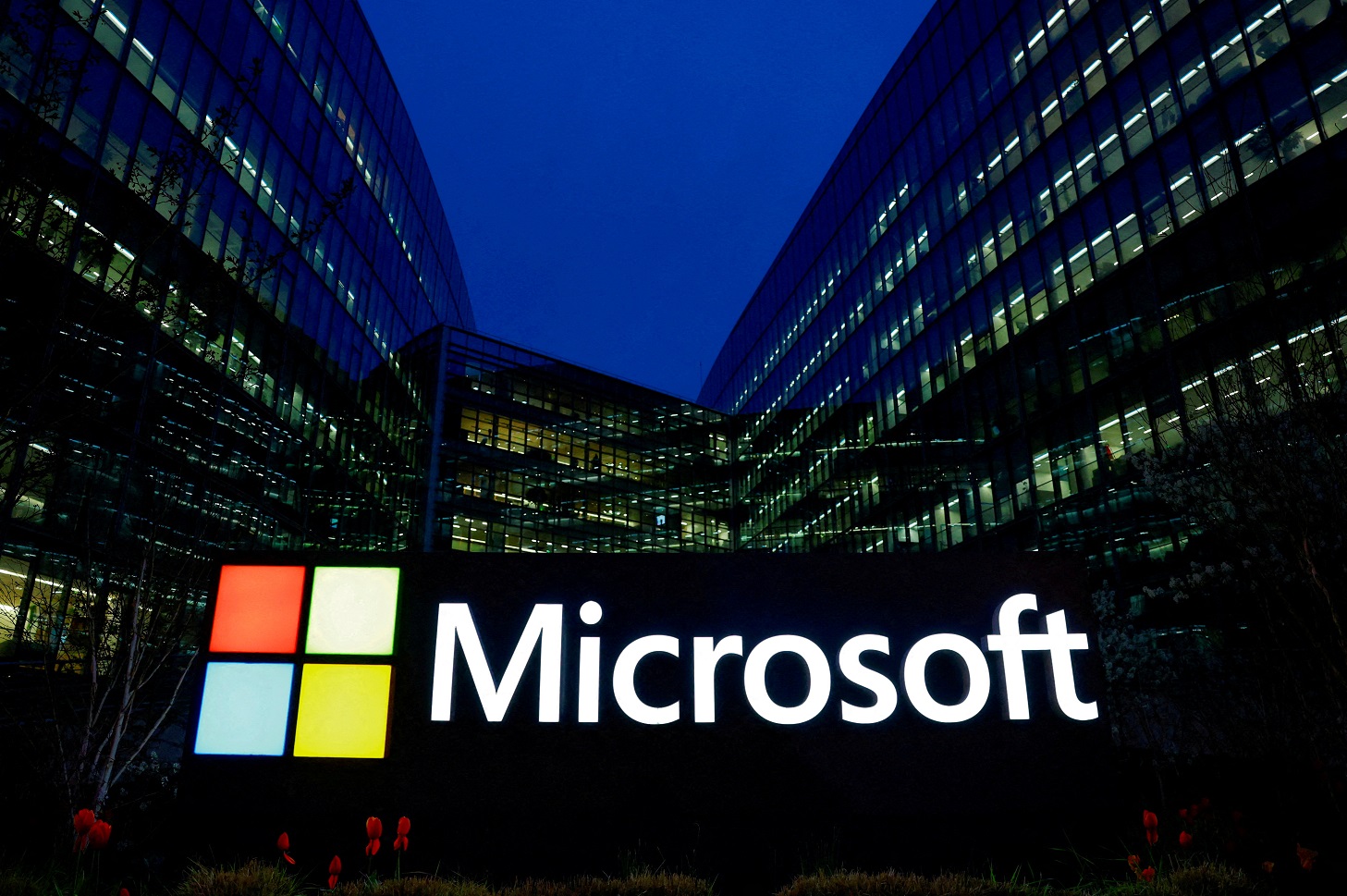 Microsoft supera estimativas de crescimento em nuvem e alivia preocupações com gastos