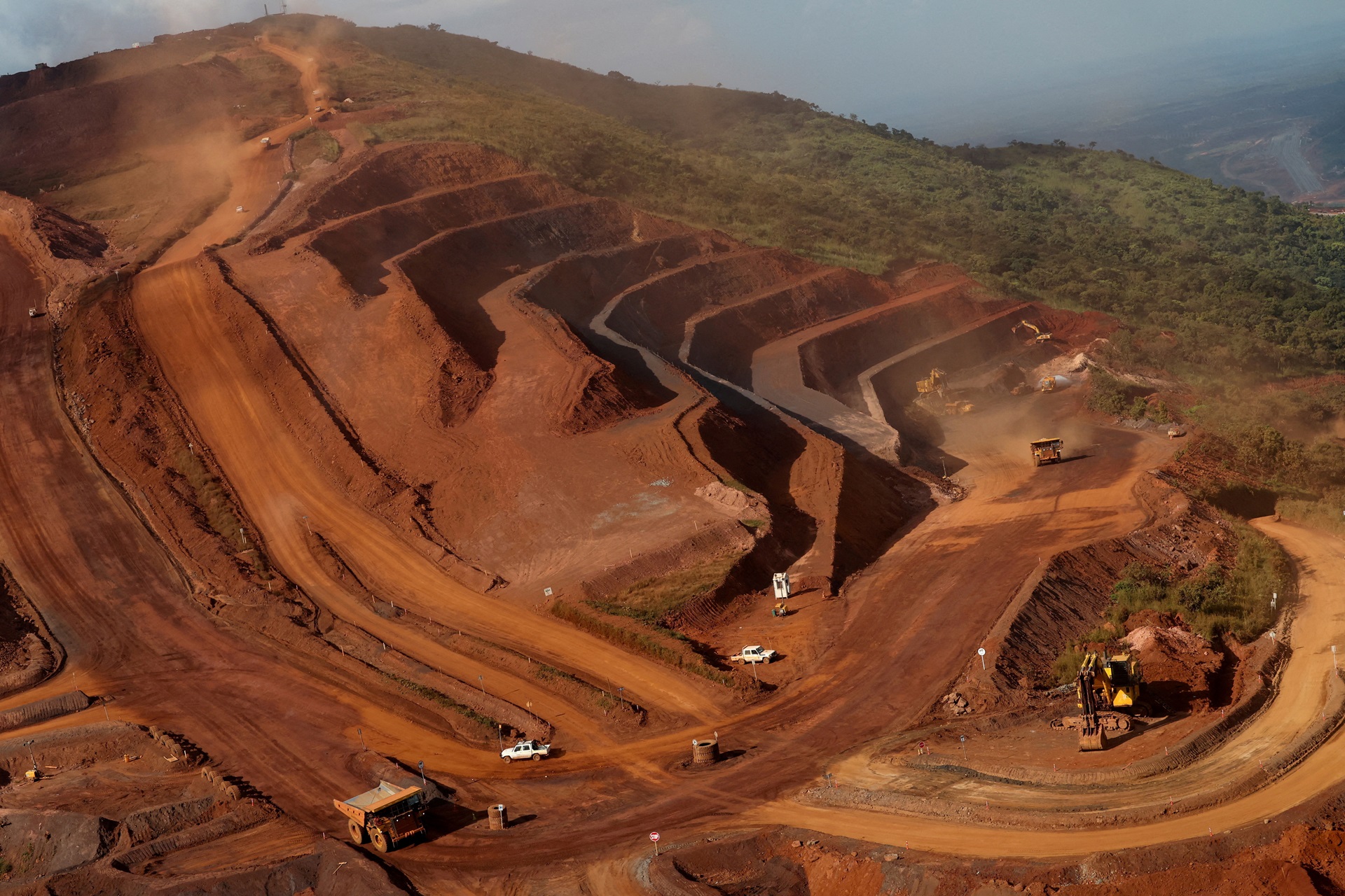 Minério de ferro atinge máxima de várias semanas devido a preocupações com oferta