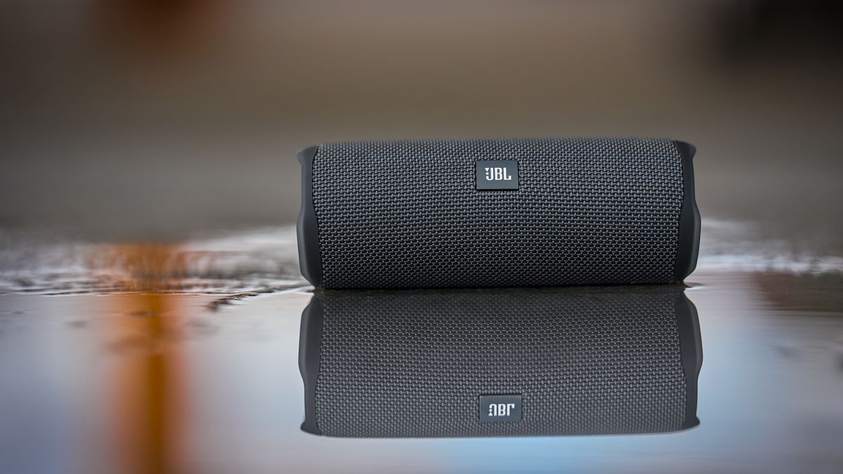 Nova JBL avisa quando USB está molhada para evitar choques; veja preço no Brasil