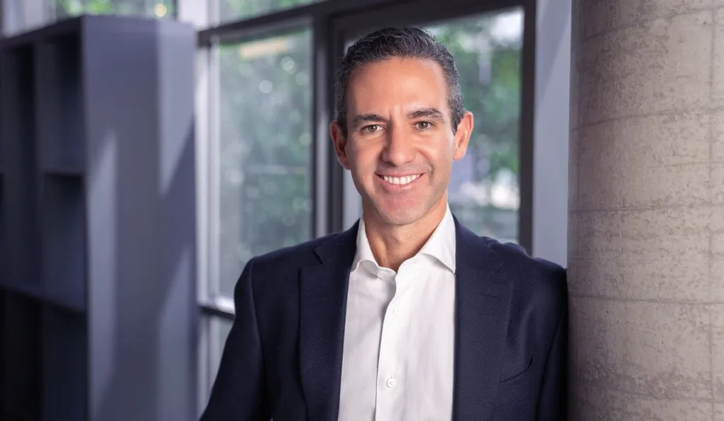 O que o Nubank ganha com a nomeação de Vélez para o conselho da OpenAI