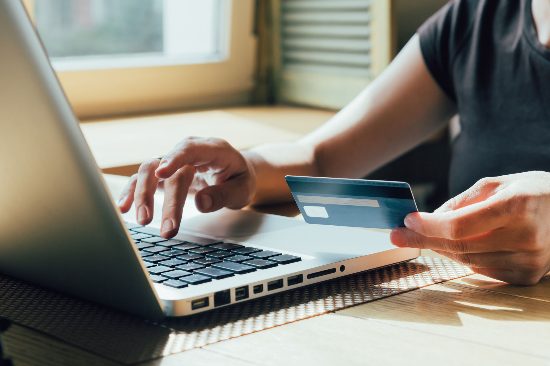 Pequenos negócios têm ganho extra como bases de encomendas on-line