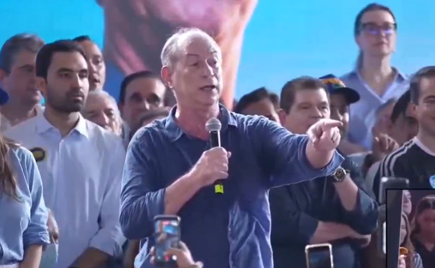 Pivô de crise no bolsonarismo, Ciro diz estar honrado com formalização de apoio do PL