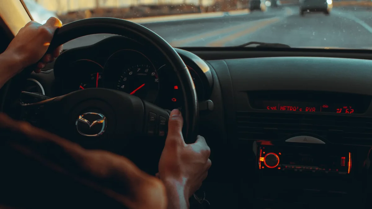 Por que o rádio AM virou um problema para os carros elétricos