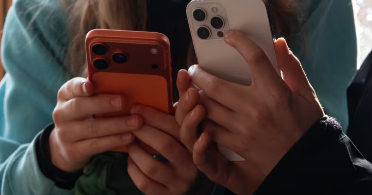 Remessas globais de smartphones atingem nível mais baixo em 13 anos